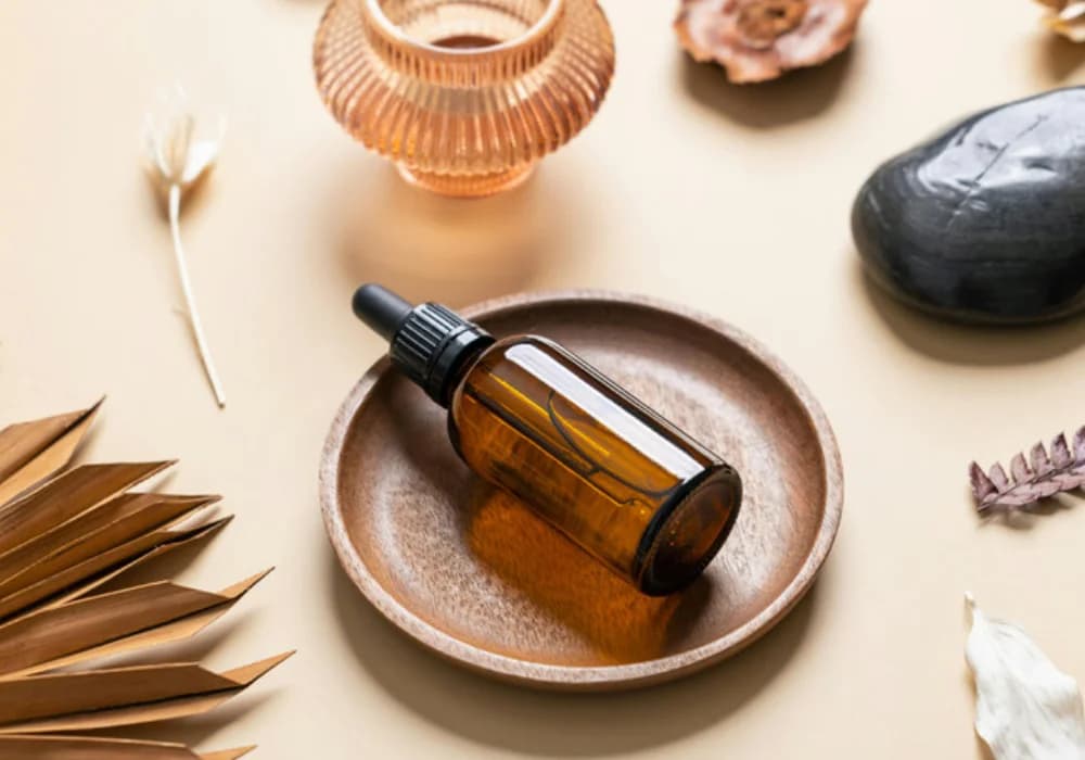 Femme épanouie grâce aux méthodes de santé naturelles