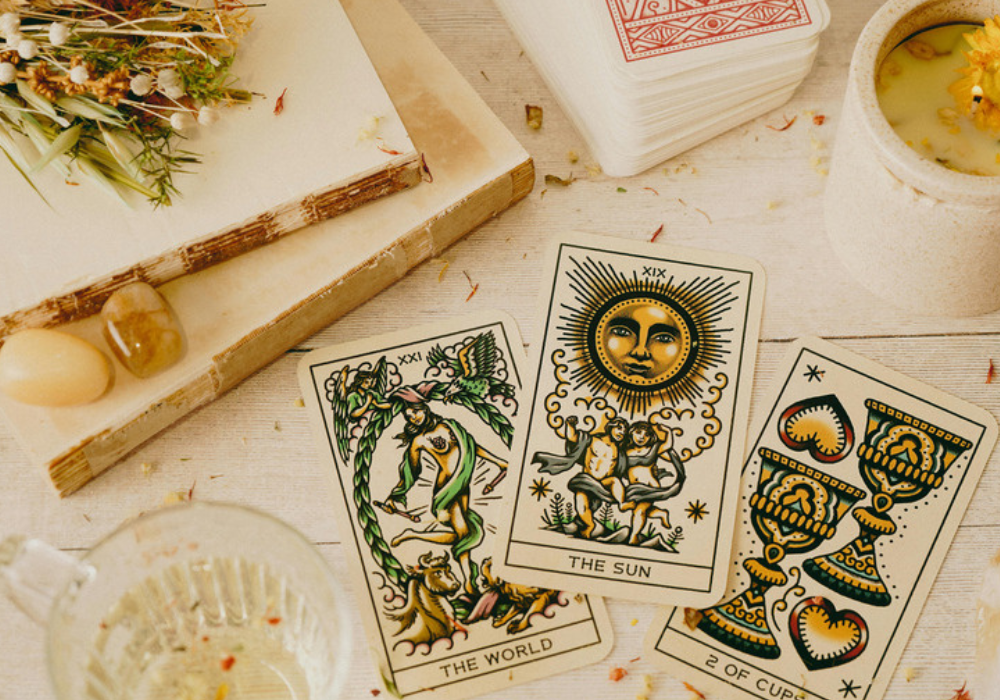 Séance de cartomancie et tirage d'oracles à Lambesc